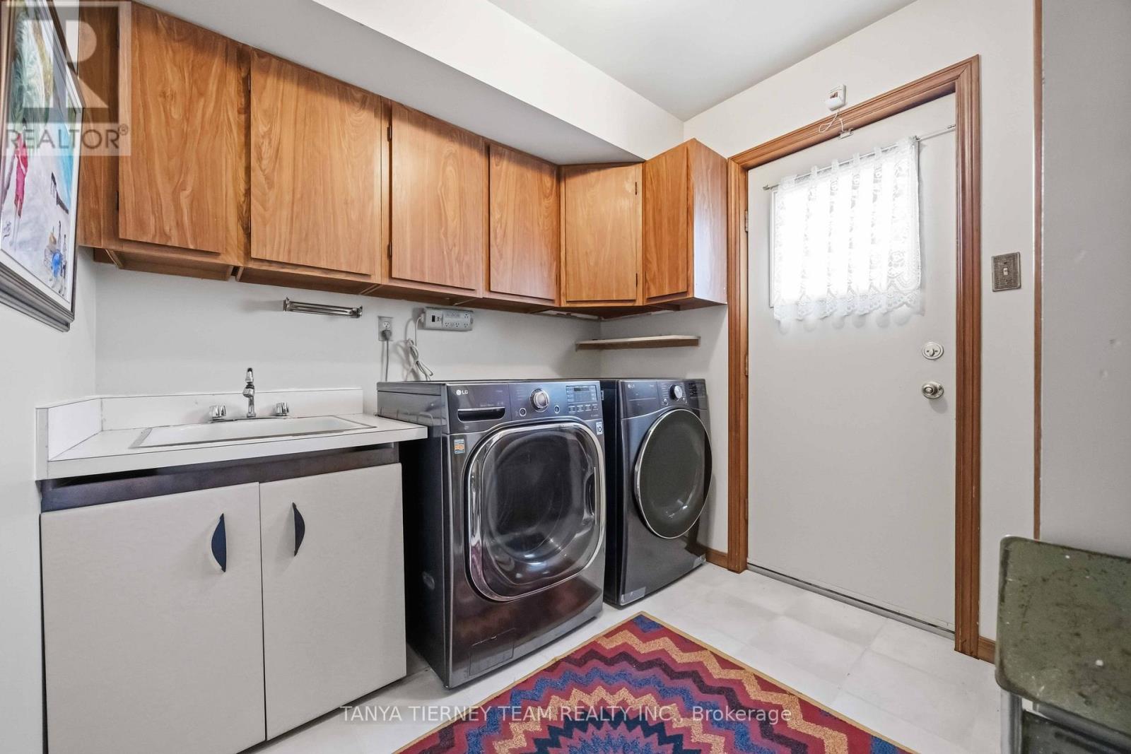 575 Park Crescent, Pickering, Ontario  L1W 2E1 - Photo 21 - E13000408