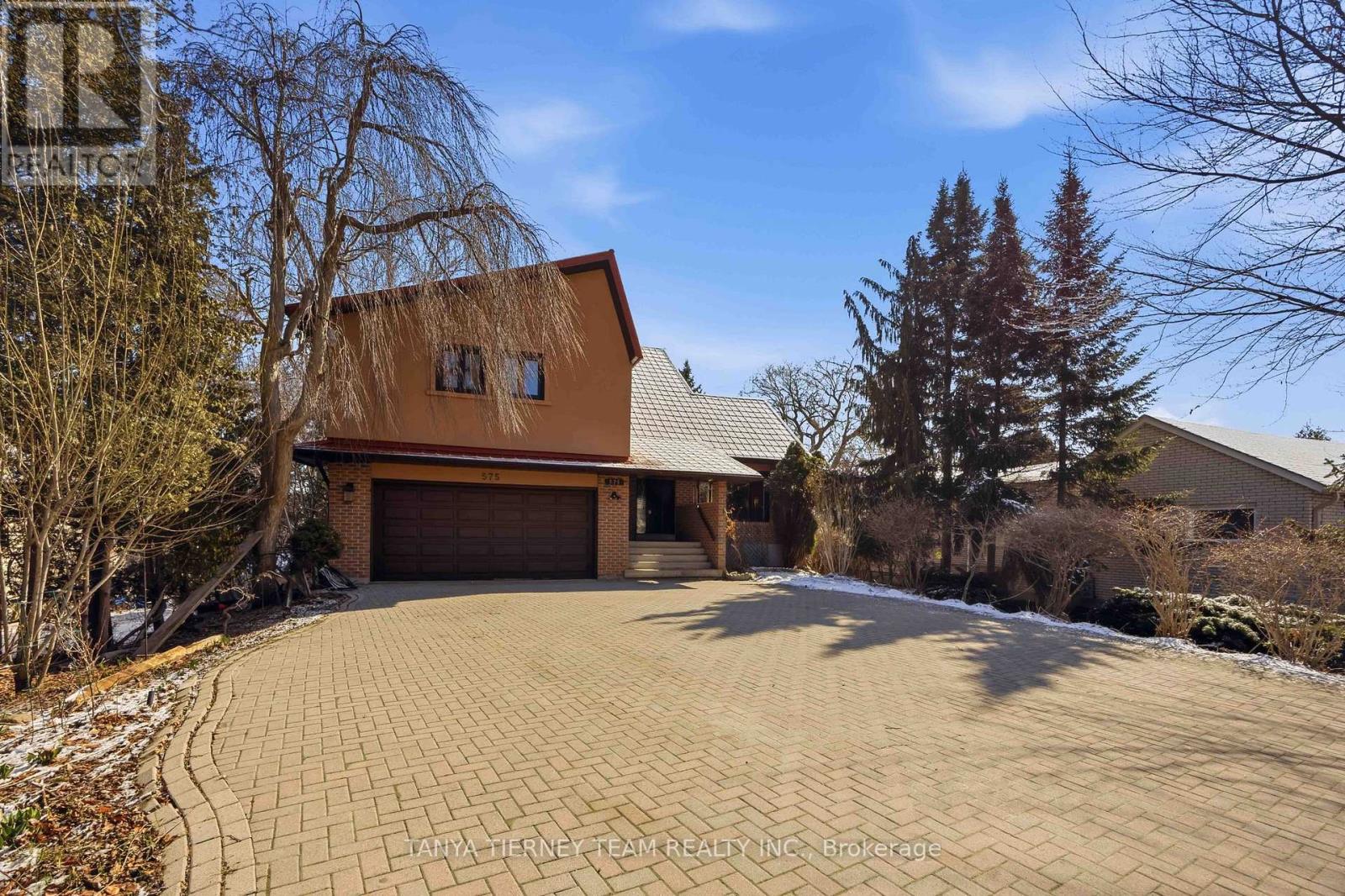 575 Park Crescent, Pickering, Ontario  L1W 2E1 - Photo 3 - E13000408