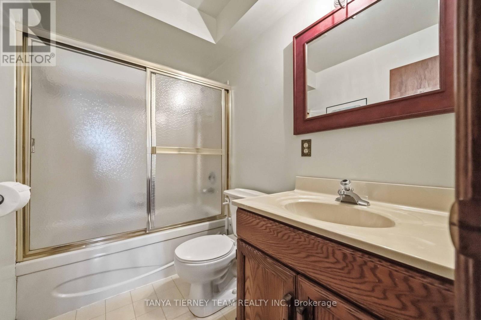 575 Park Crescent, Pickering, Ontario  L1W 2E1 - Photo 42 - E13000408