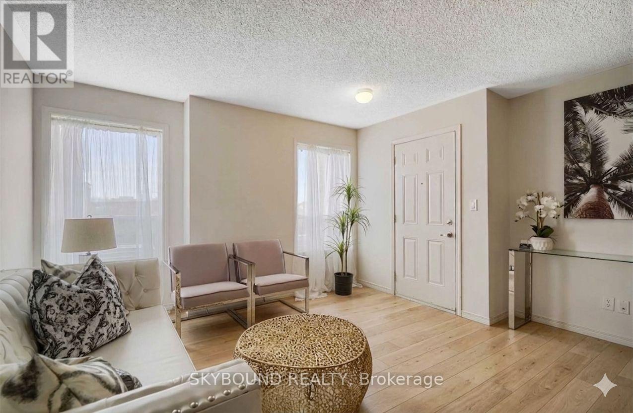 35 Sunrise Drive, Markham, Ontario  L3R 1A1 - Photo 6 - N12974474