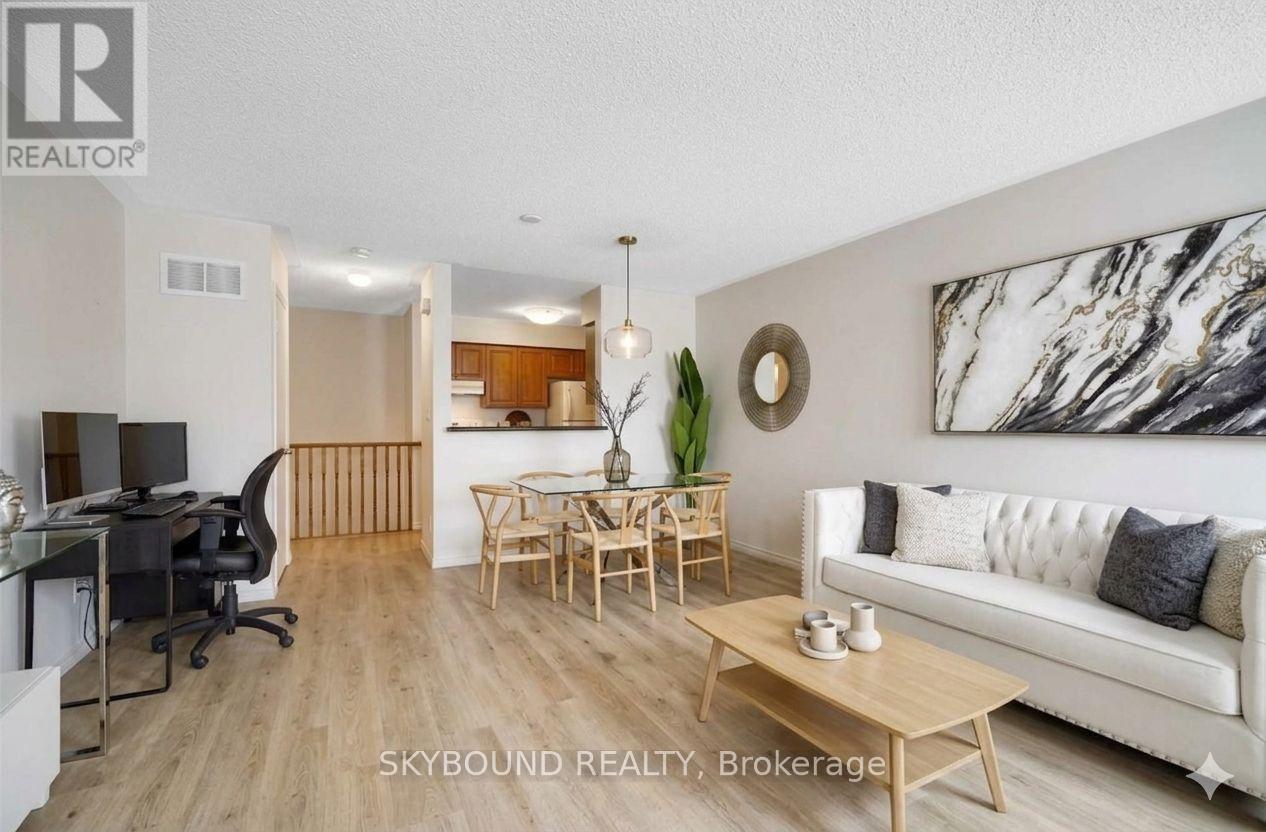 35 Sunrise Drive, Markham, Ontario  L3R 1A1 - Photo 4 - N12974474