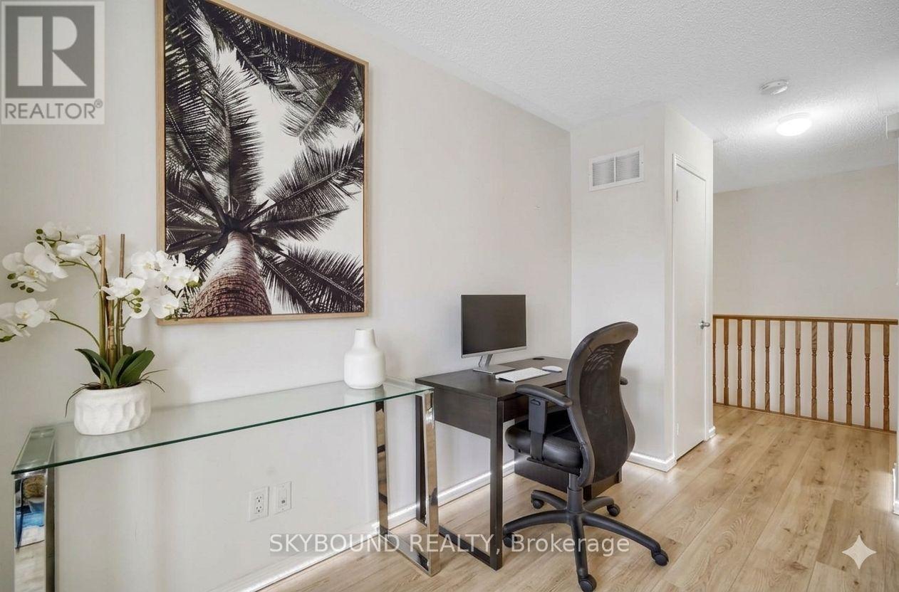 35 Sunrise Drive, Markham, Ontario  L3R 1A1 - Photo 8 - N12974474