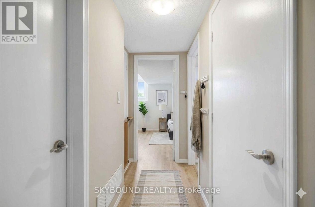 35 Sunrise Drive, Markham, Ontario  L3R 1A1 - Photo 13 - N12974474