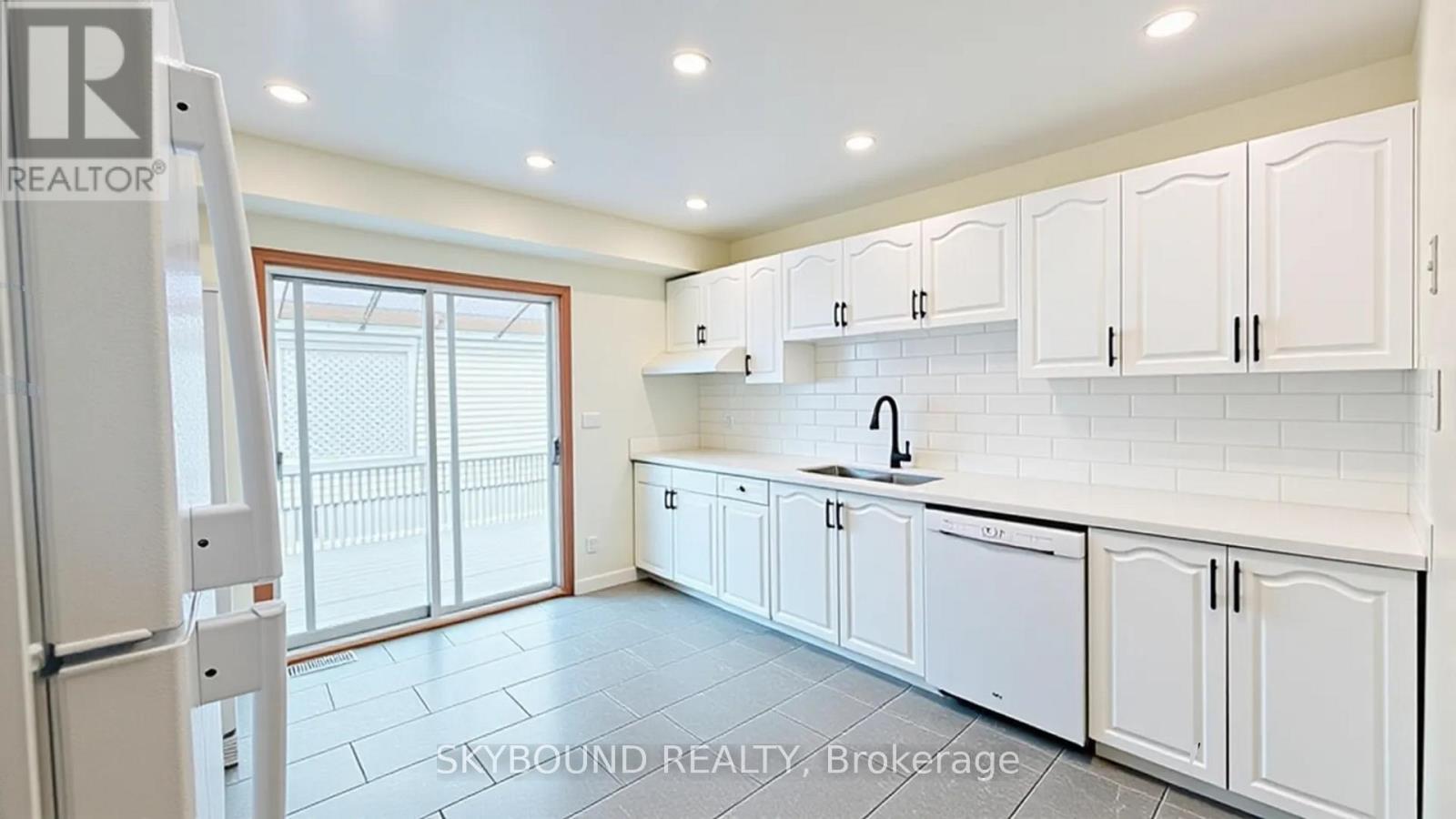 1298 Forest Hill, Oakville, Ontario  L6H 2S4 - Photo 25 - W12974184