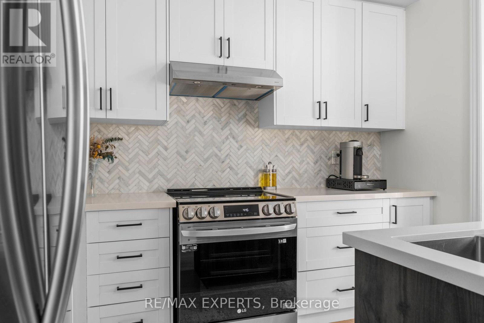 33 Frederick Taylor Way, East Gwillimbury (Mt Albert), Ontario  L0G 1M0 - Photo 13 - N13000208