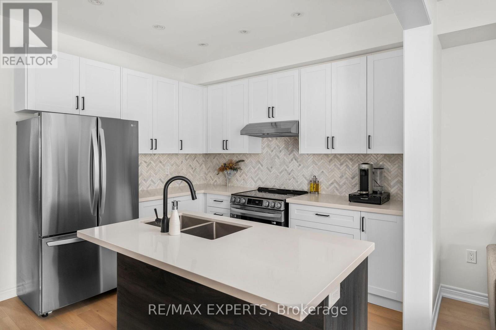 33 Frederick Taylor Way, East Gwillimbury (Mt Albert), Ontario  L0G 1M0 - Photo 14 - N13000208