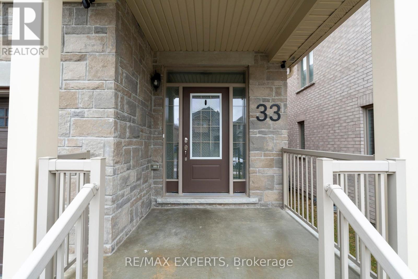 33 Frederick Taylor Way, East Gwillimbury (Mt Albert), Ontario  L0G 1M0 - Photo 4 - N13000208