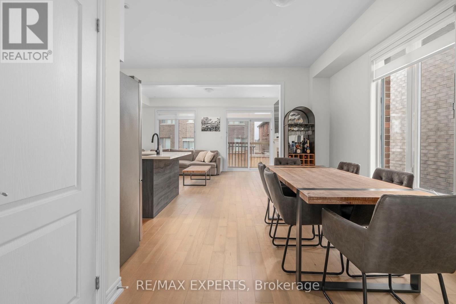 33 Frederick Taylor Way, East Gwillimbury (Mt Albert), Ontario  L0G 1M0 - Photo 8 - N13000208