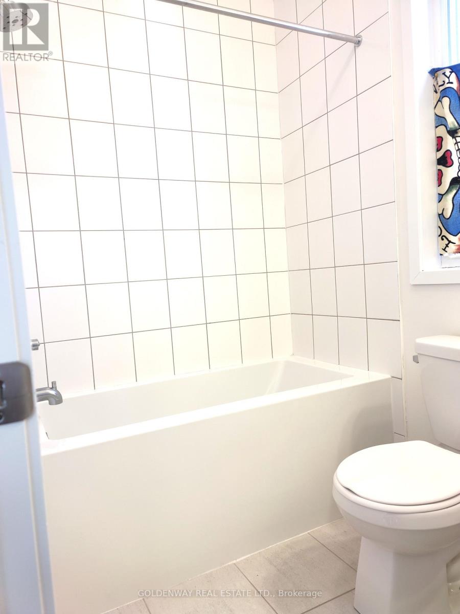 35 Wuhan Lane, Markham, Ontario  L6E 0V4 - Photo 7 - N13000292