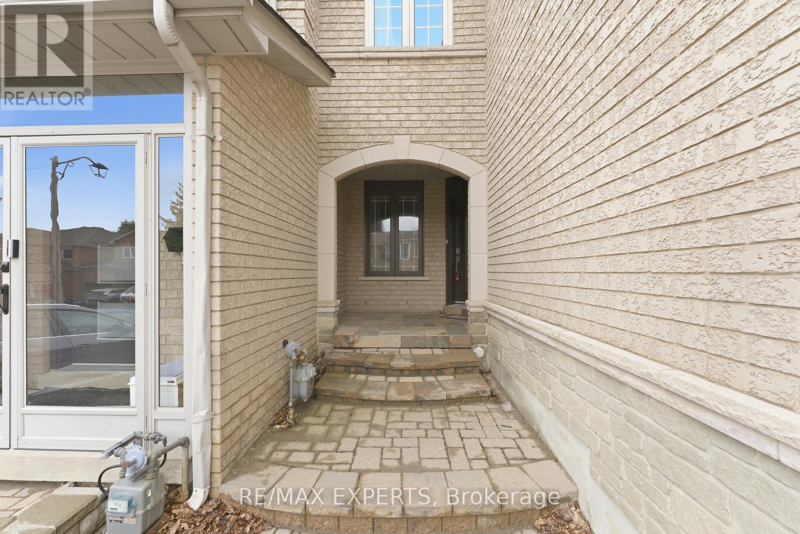 22 Wedgewood Place, Vaughan, Ontario  L4K 4X7 - Photo 2 - N13000300