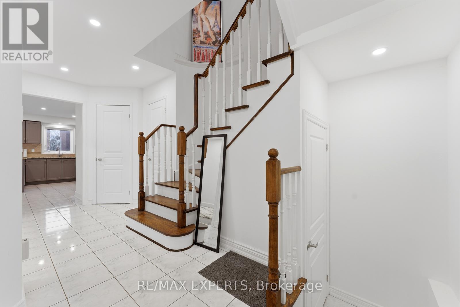 22 Wedgewood Place, Vaughan, Ontario  L4K 4X7 - Photo 4 - N13000300