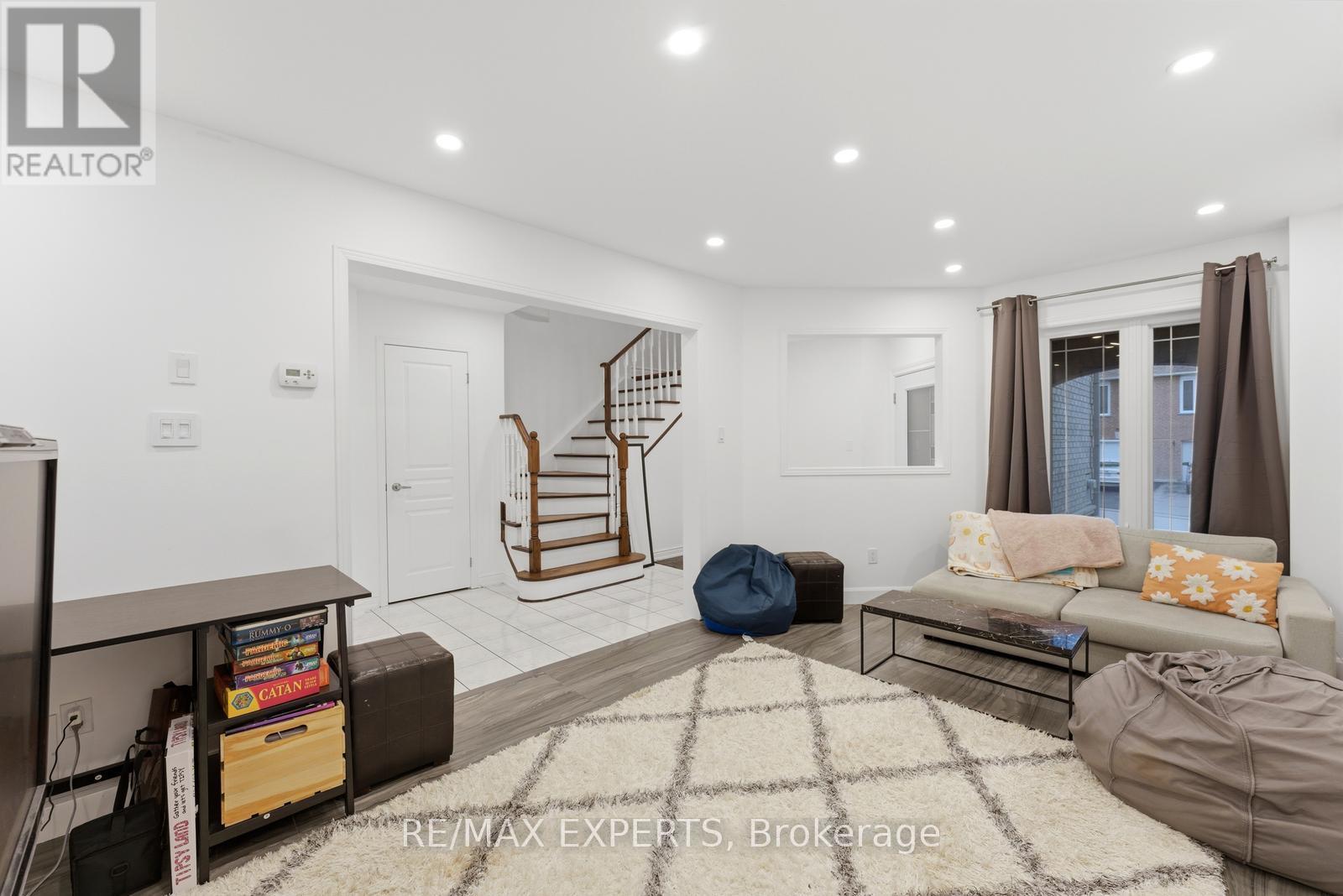 22 Wedgewood Place, Vaughan, Ontario  L4K 4X7 - Photo 6 - N13000300