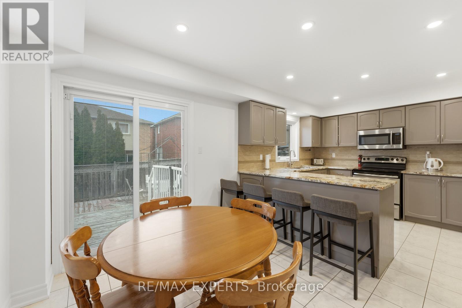 22 Wedgewood Place, Vaughan, Ontario  L4K 4X7 - Photo 9 - N13000300