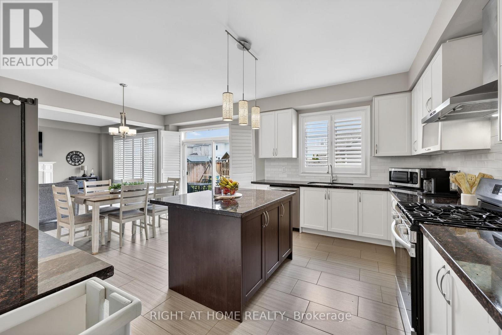 61 Latimer Avenue, Essa, Ontario  L3W 0N3 - Photo 10 - N13000306