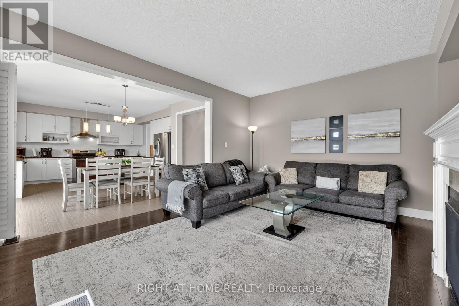 61 Latimer Avenue, Essa, Ontario  L3W 0N3 - Photo 14 - N13000306