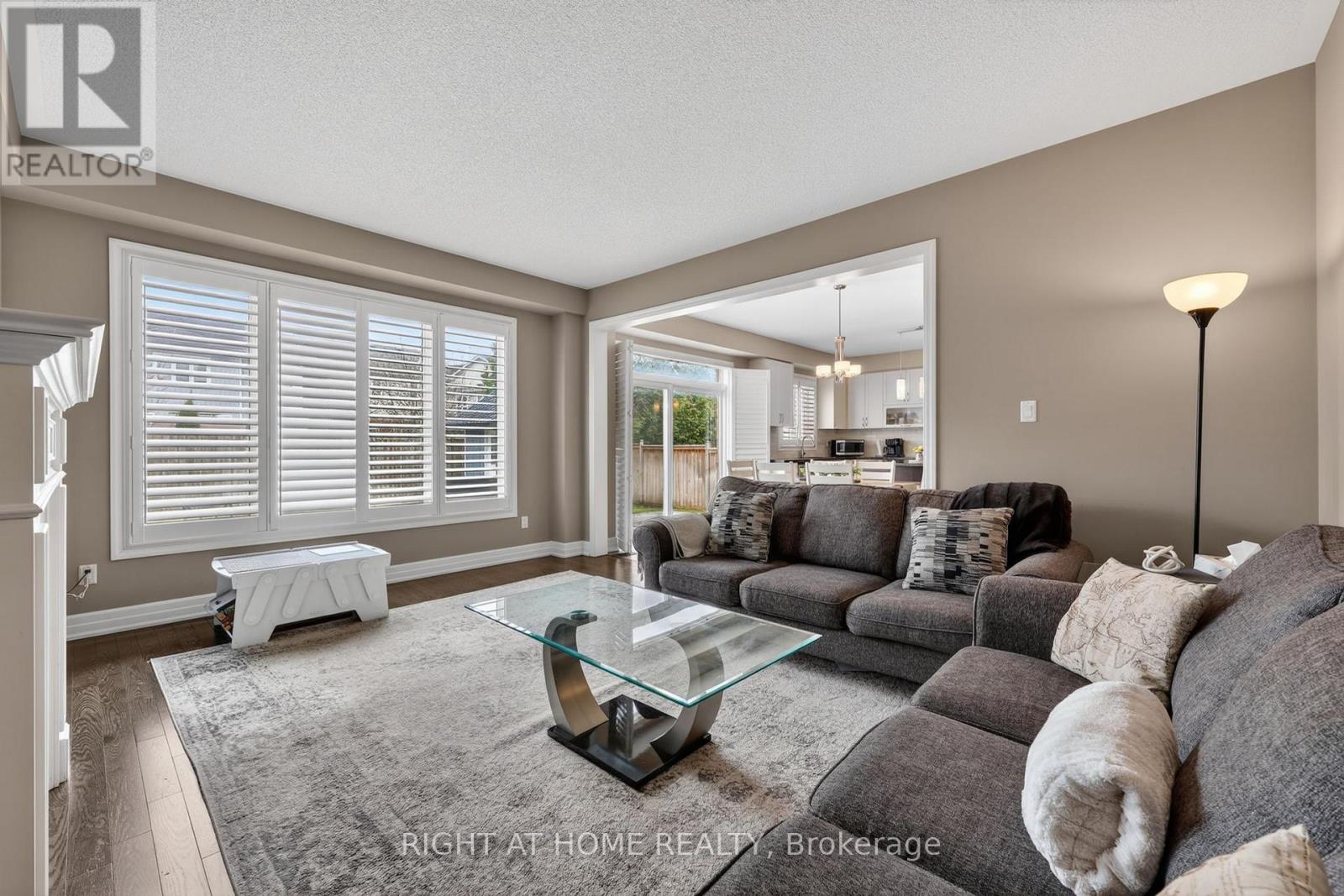 61 Latimer Avenue, Essa, Ontario  L3W 0N3 - Photo 15 - N13000306