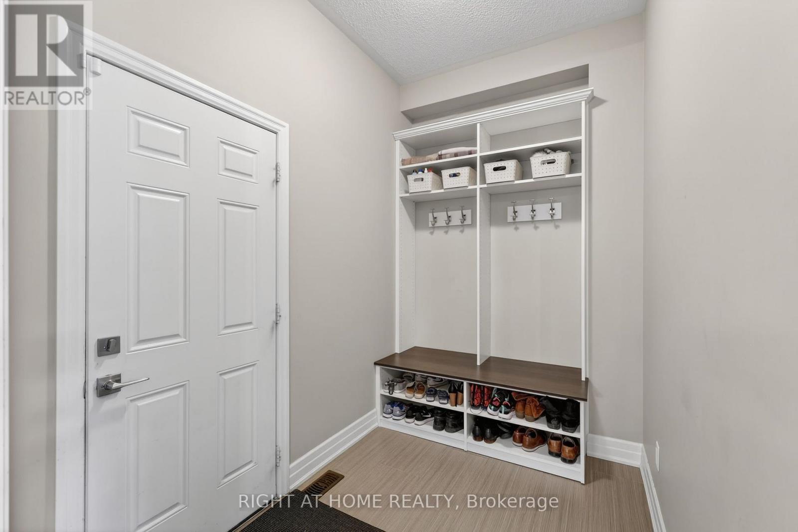 61 Latimer Avenue, Essa, Ontario  L3W 0N3 - Photo 16 - N13000306