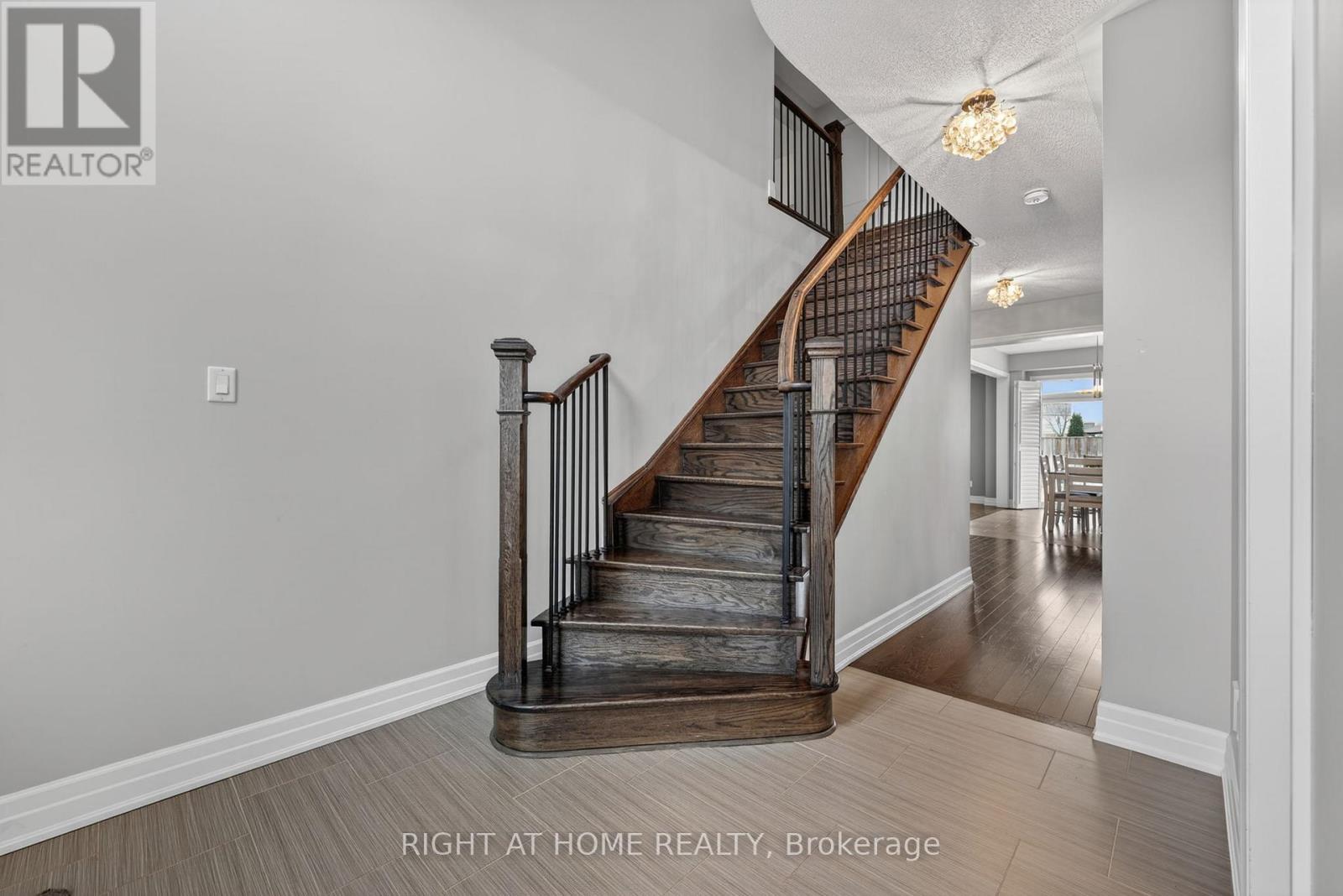 61 Latimer Avenue, Essa, Ontario  L3W 0N3 - Photo 17 - N13000306