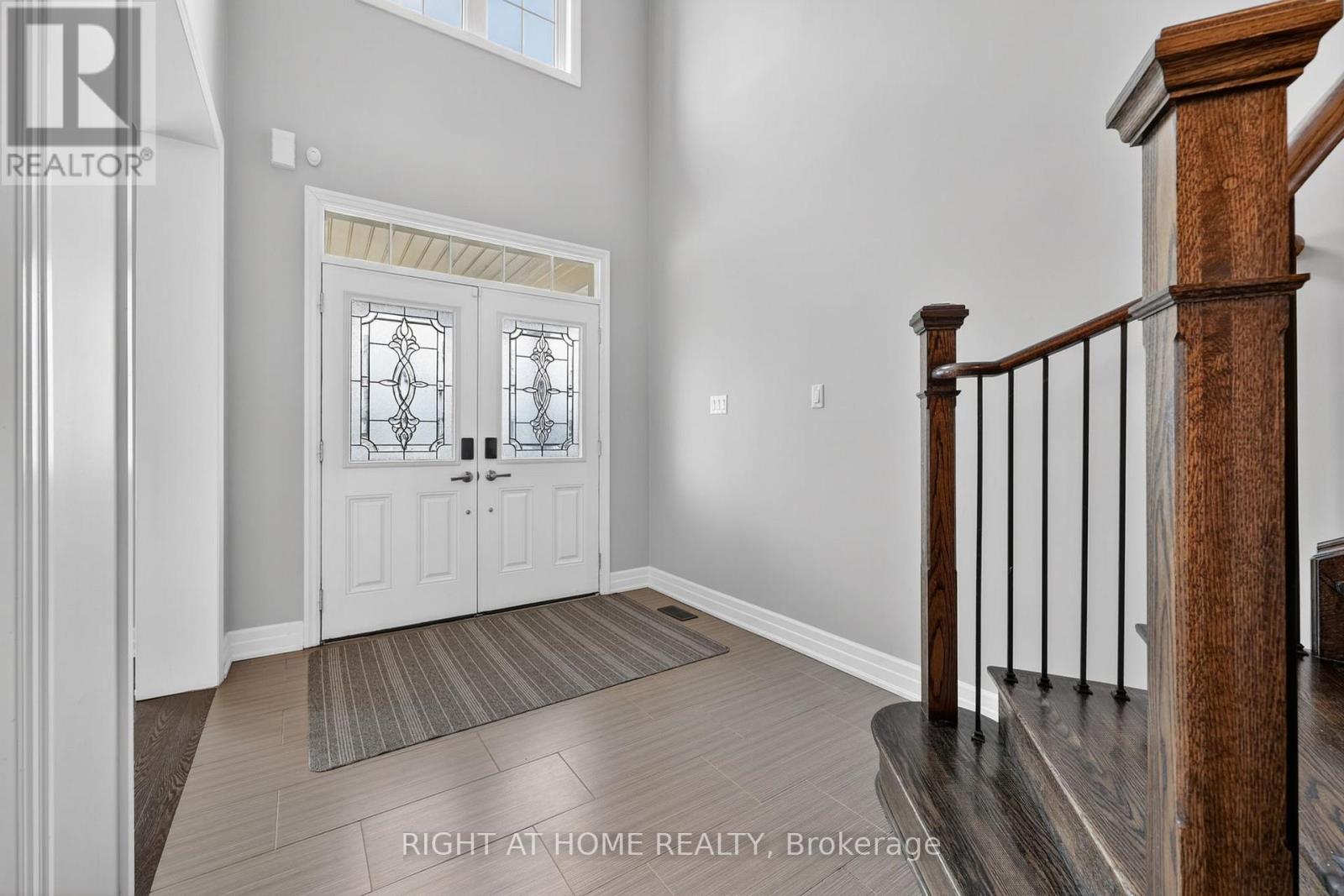 61 Latimer Avenue, Essa, Ontario  L3W 0N3 - Photo 3 - N13000306