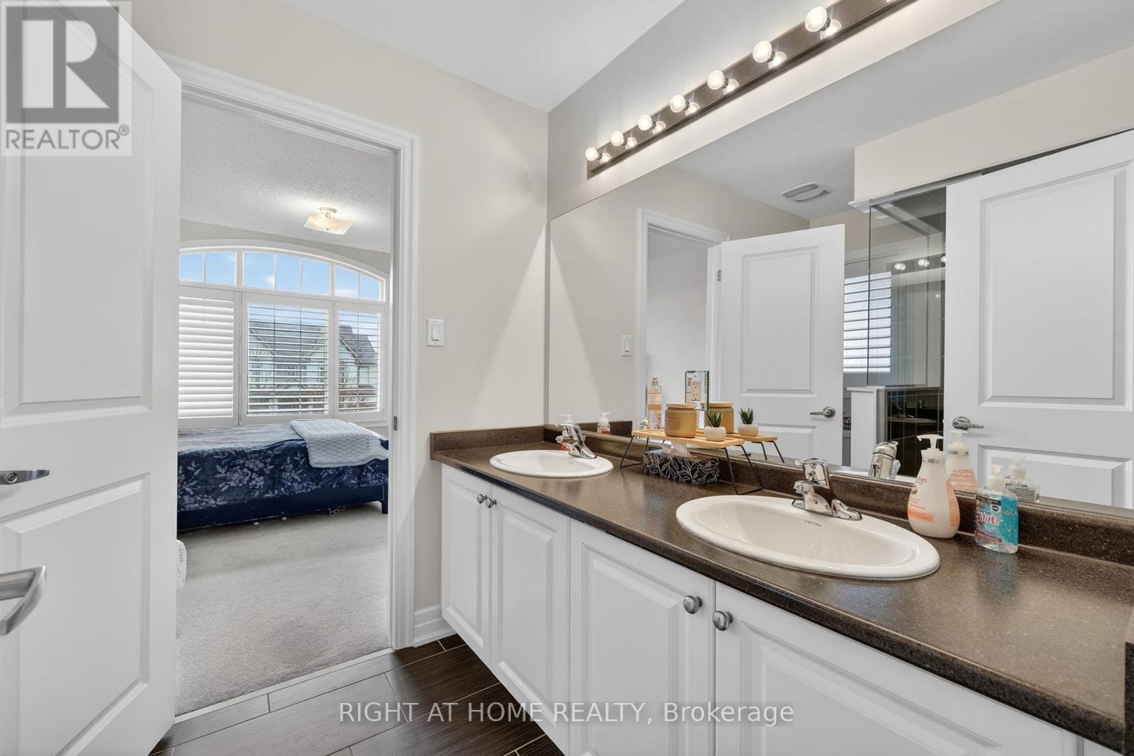 61 Latimer Avenue, Essa, Ontario  L3W 0N3 - Photo 31 - N13000306