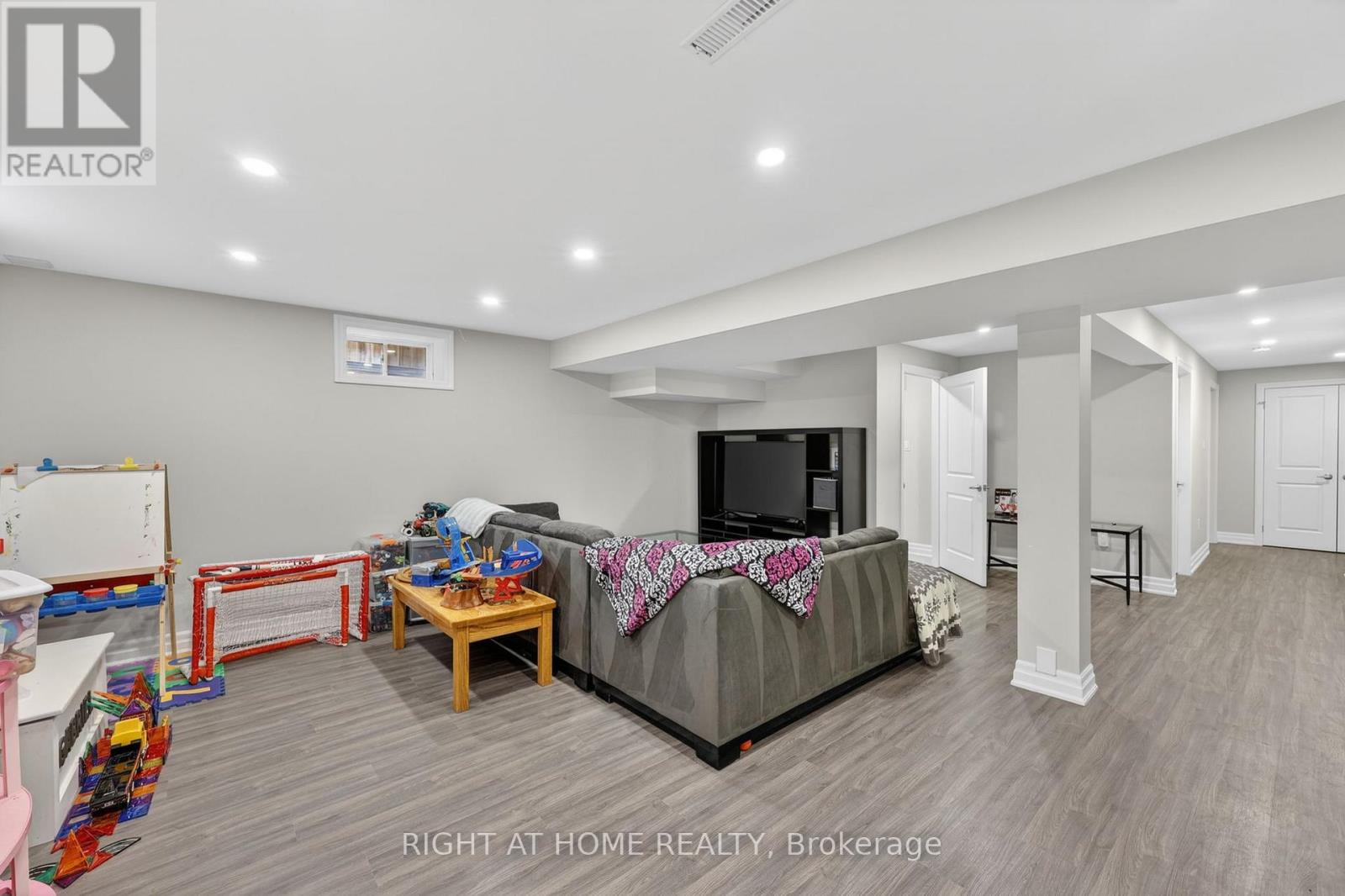 61 Latimer Avenue, Essa, Ontario  L3W 0N3 - Photo 34 - N13000306