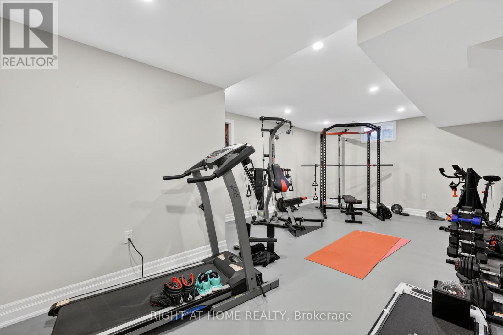 61 Latimer Avenue, Essa, Ontario  L3W 0N3 - Photo 35 - N13000306