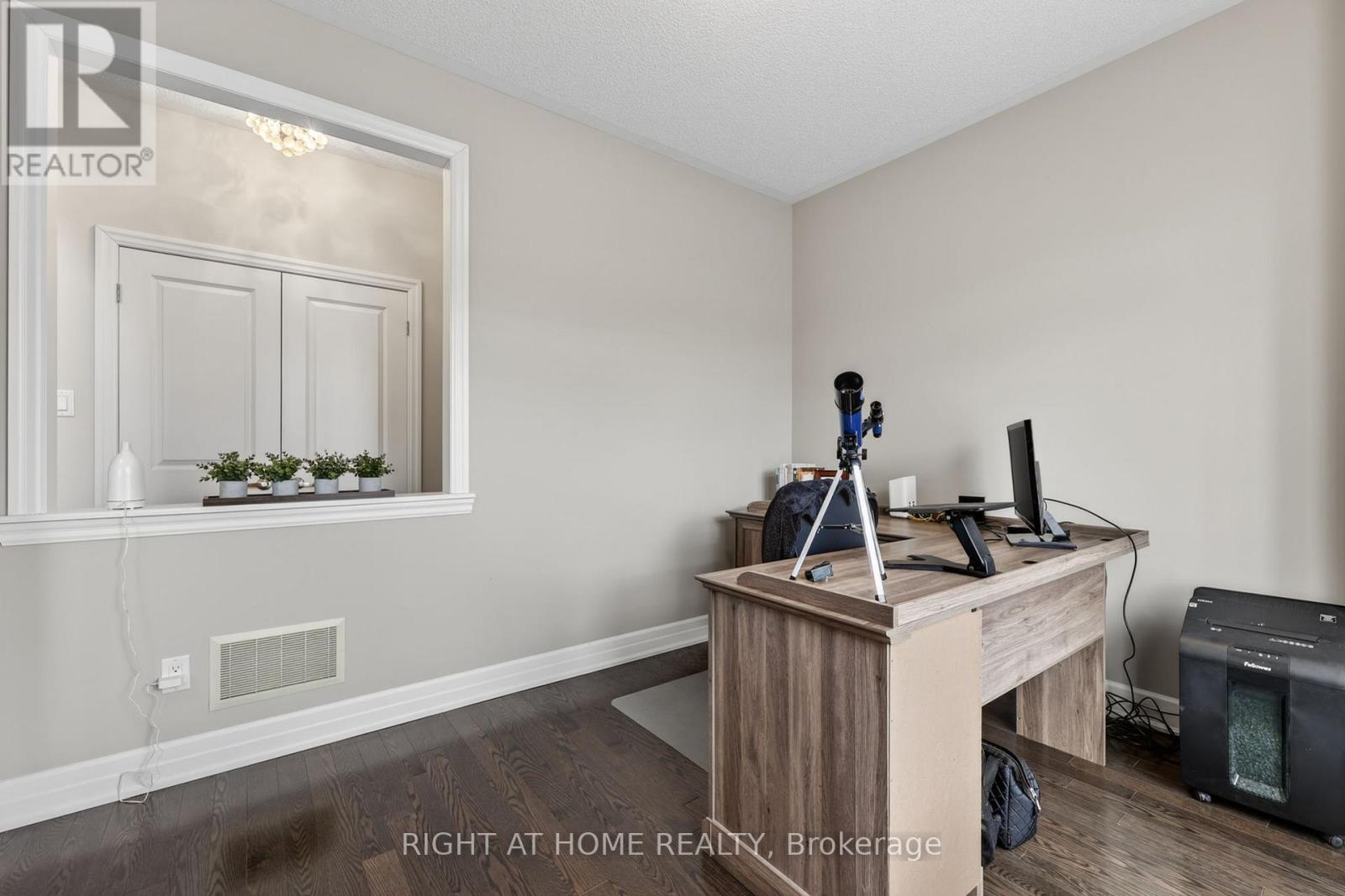 61 Latimer Avenue, Essa, Ontario  L3W 0N3 - Photo 5 - N13000306