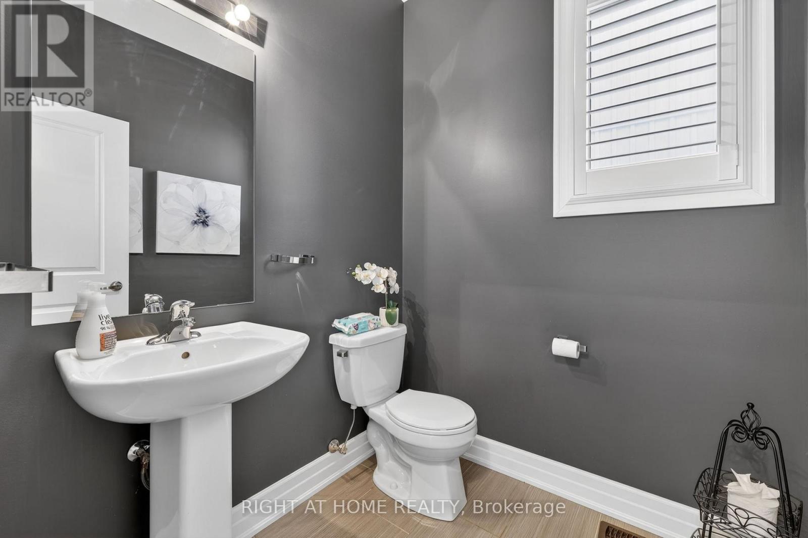 61 Latimer Avenue, Essa, Ontario  L3W 0N3 - Photo 6 - N13000306