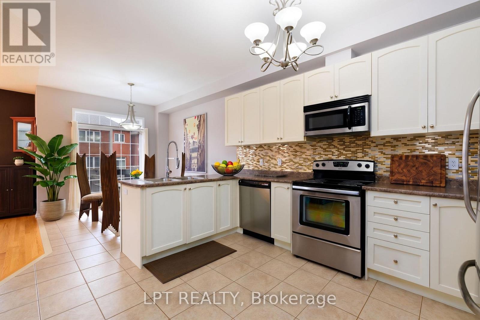 38 Pacfic Rim Court, Richmond Hill, Ontario  L4E 0W8 - Photo 16 - N13000370