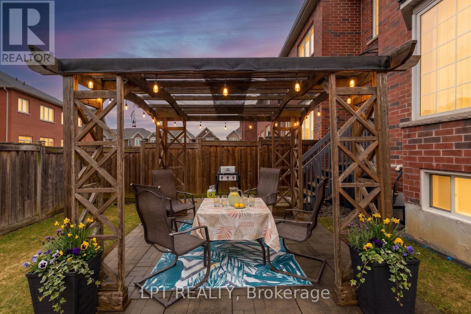 38 Pacfic Rim Court, Richmond Hill, Ontario  L4E 0W8 - Photo 2 - N13000370