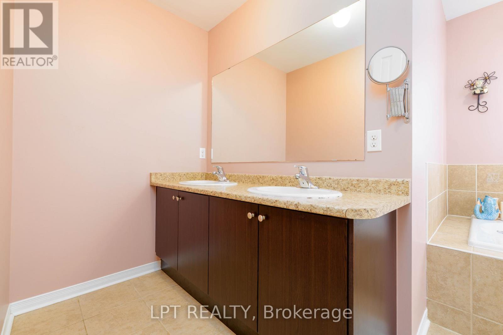 38 Pacfic Rim Court, Richmond Hill, Ontario  L4E 0W8 - Photo 26 - N13000370