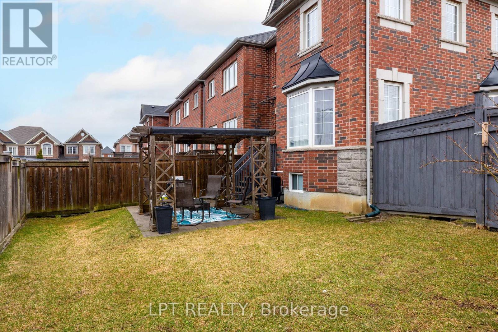 38 Pacfic Rim Court, Richmond Hill, Ontario  L4E 0W8 - Photo 37 - N13000370