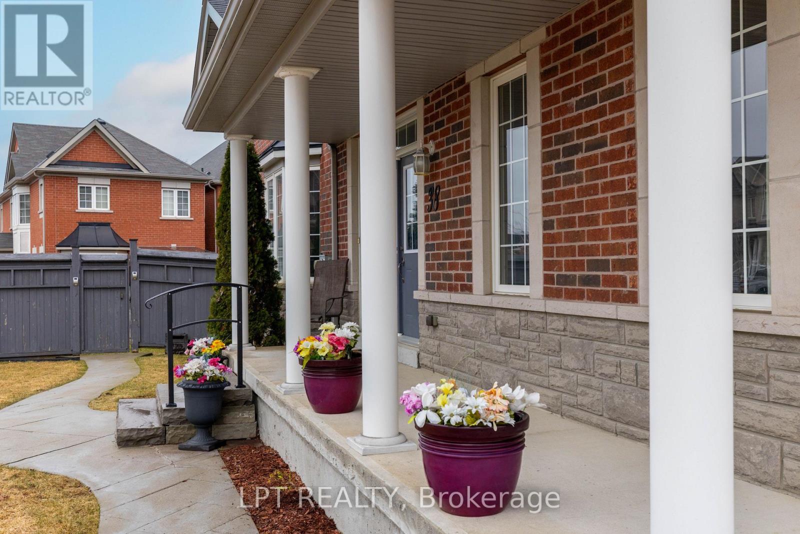 38 Pacfic Rim Court, Richmond Hill, Ontario  L4E 0W8 - Photo 8 - N13000370