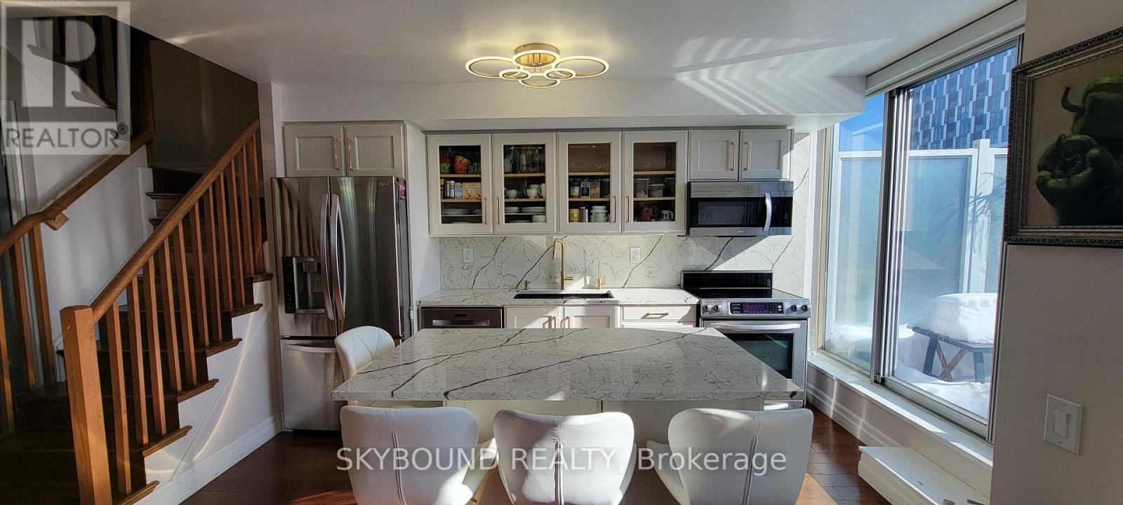 919 - 1040 THE QUEENSWAY, Toronto, Ontario