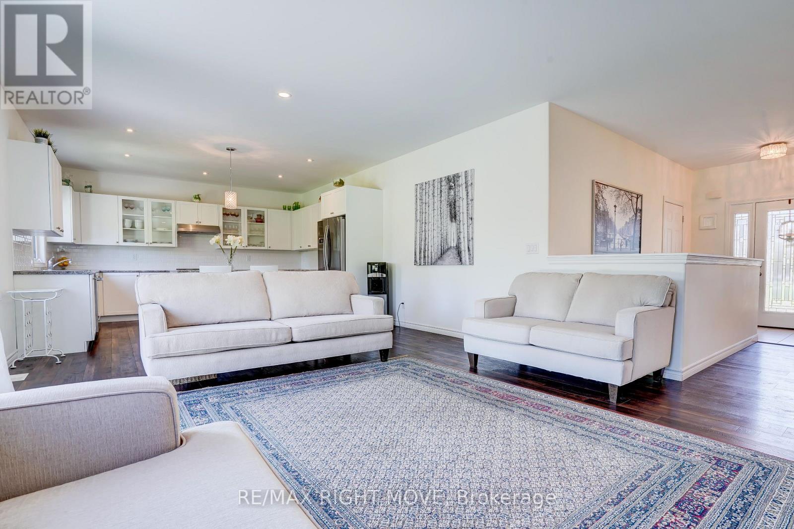 15 Keyzer Drive, Oro-Medonte, Ontario  L3V 8N7 - Photo 3 - S13000194