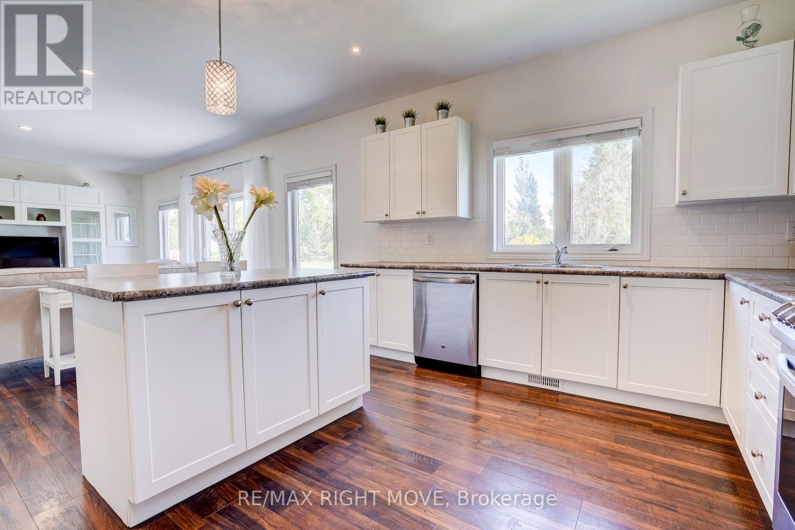 15 Keyzer Drive, Oro-Medonte, Ontario  L3V 8N7 - Photo 9 - S13000194