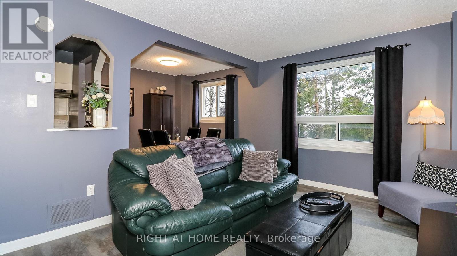 21 Robin Court, Barrie, Ontario  L4M 5L9 - Photo 10 - S13000282