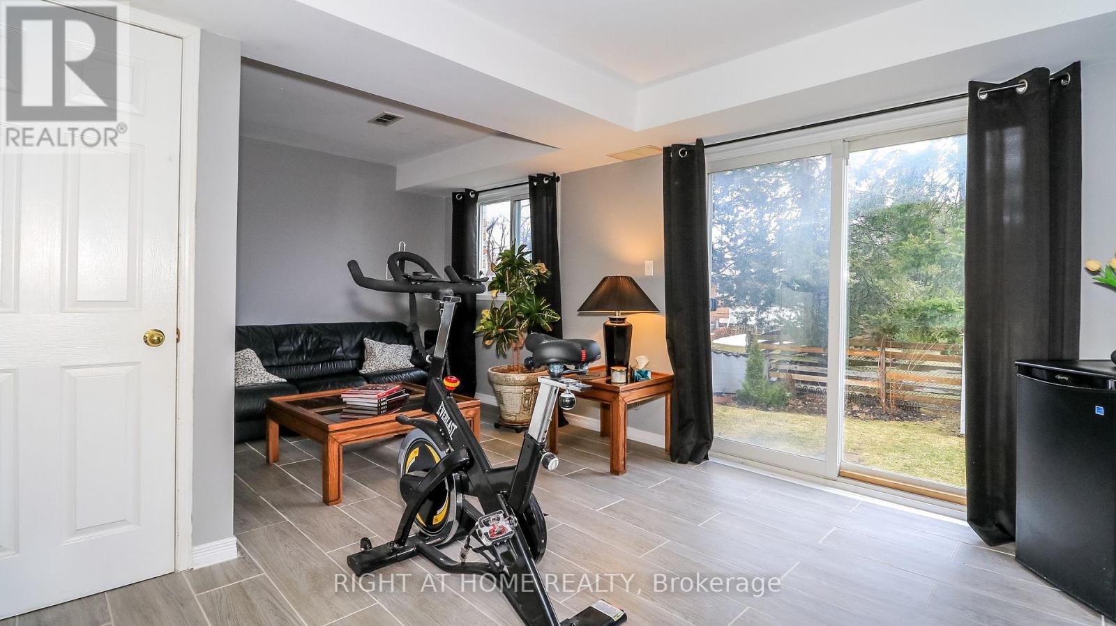 21 Robin Court, Barrie, Ontario  L4M 5L9 - Photo 19 - S13000282