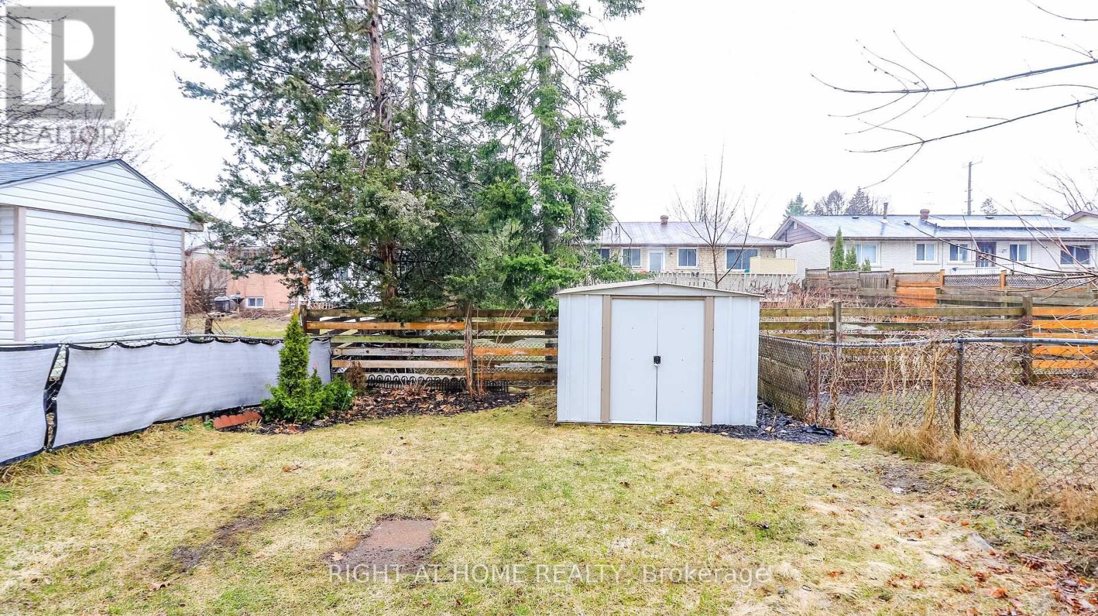 21 Robin Court, Barrie, Ontario  L4M 5L9 - Photo 3 - S13000282