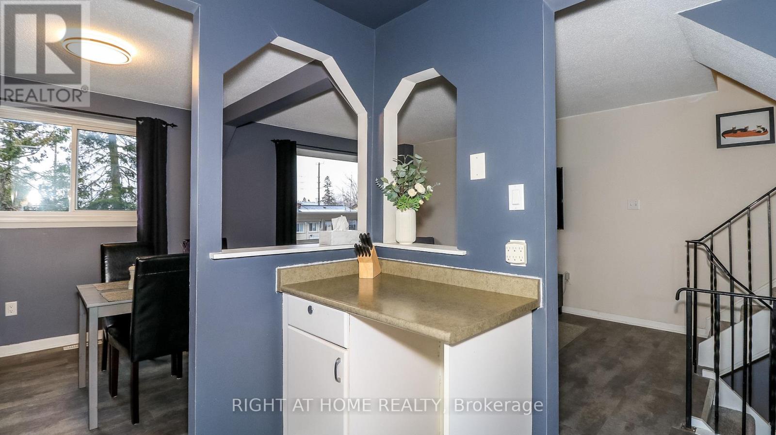 21 Robin Court, Barrie, Ontario  L4M 5L9 - Photo 9 - S13000282