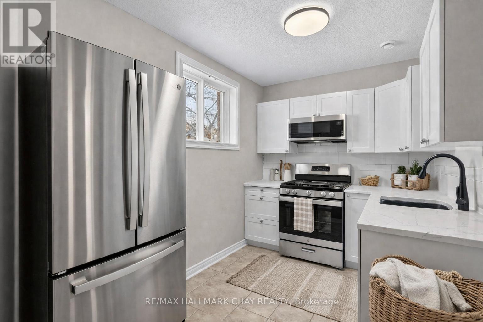 Lower - 6 Grouse Glen, Barrie, Ontario  L4N 7Z4 - Photo 3 - S13000290