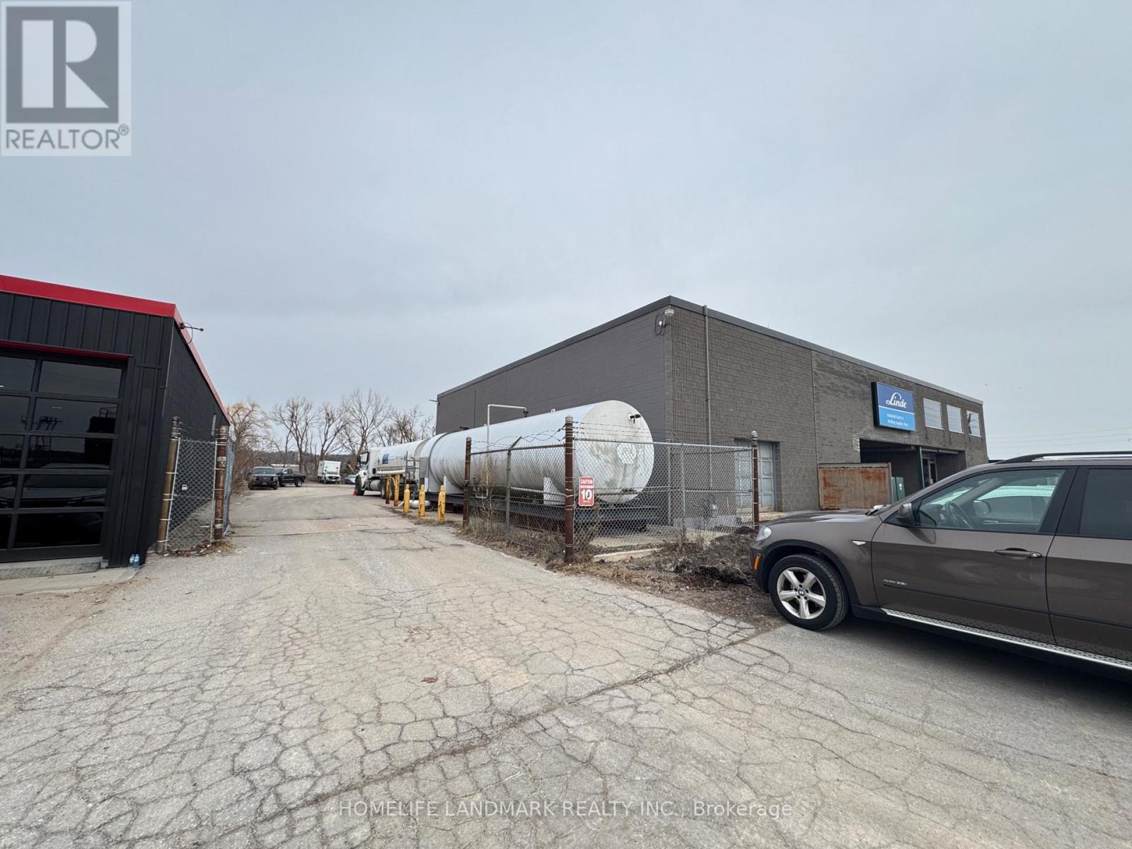 156 John Street, Barrie, Ontario  L4N 2L2 - Photo 2 - S13000600