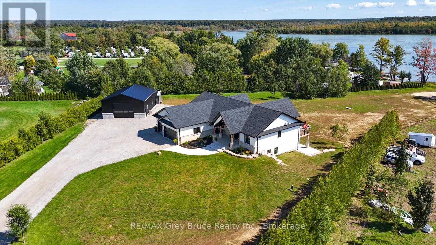 117 Almur Drive, Georgian Bluffs, Ontario  N0H 2T0 - Photo 2 - X12845090