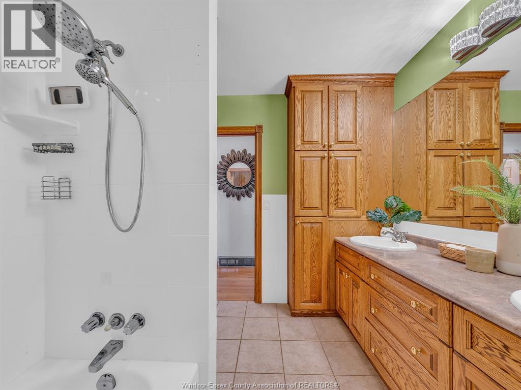 4660 Ray Road, Windsor, Ontario  N9R 1K0 - Photo 19 - 26008196