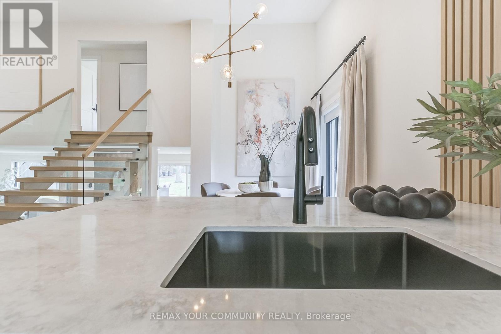 1688 Missenden Crescent, Mississauga, Ontario  L5J 2T4 - Photo 11 - W12996742