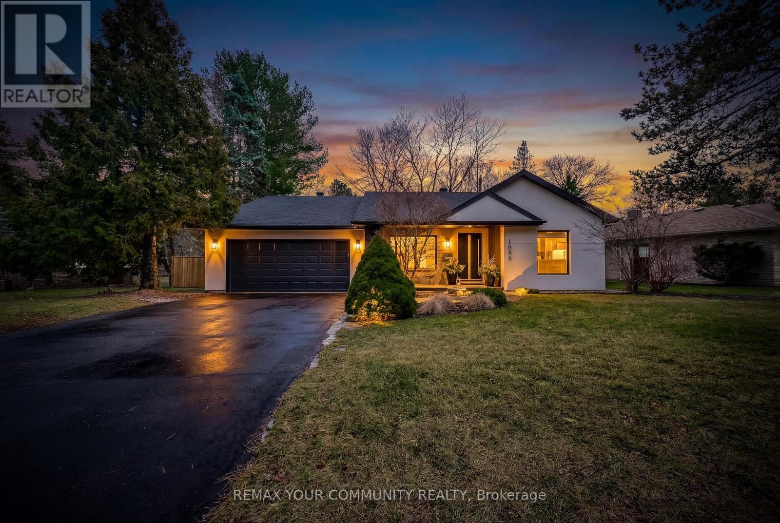 1688 Missenden Crescent, Mississauga, Ontario  L5J 2T4 - Photo 2 - W12996742