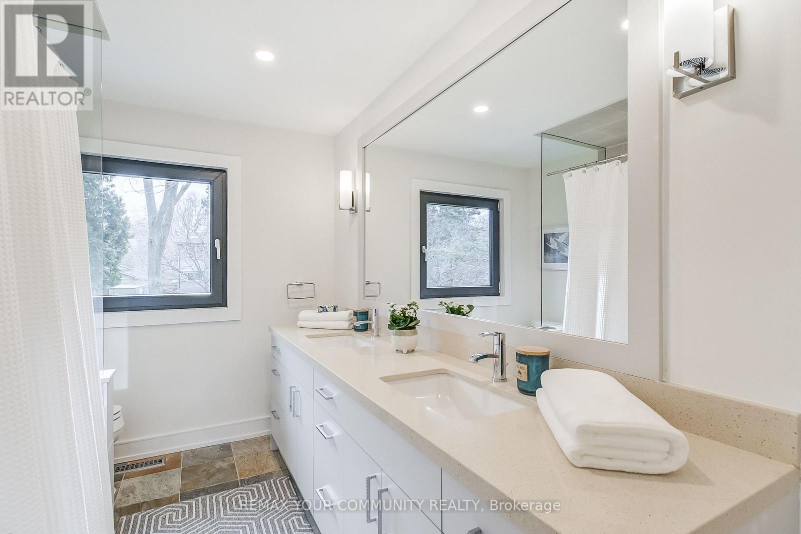 1688 Missenden Crescent, Mississauga, Ontario  L5J 2T4 - Photo 29 - W12996742