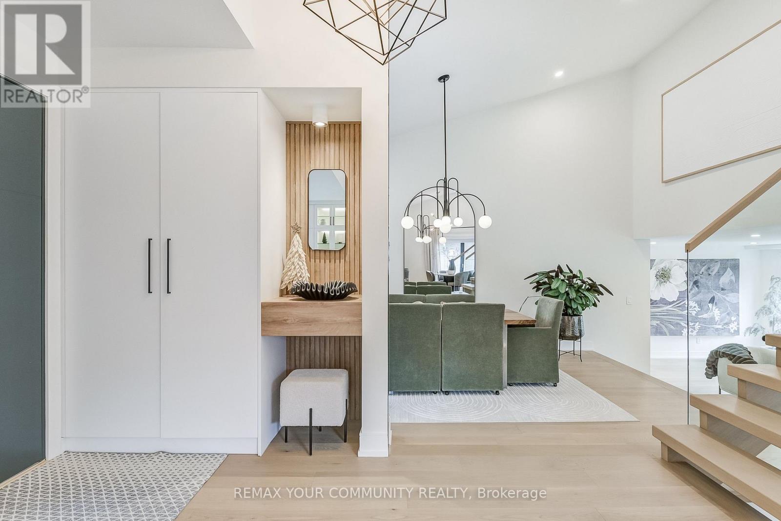 1688 Missenden Crescent, Mississauga, Ontario  L5J 2T4 - Photo 6 - W12996742