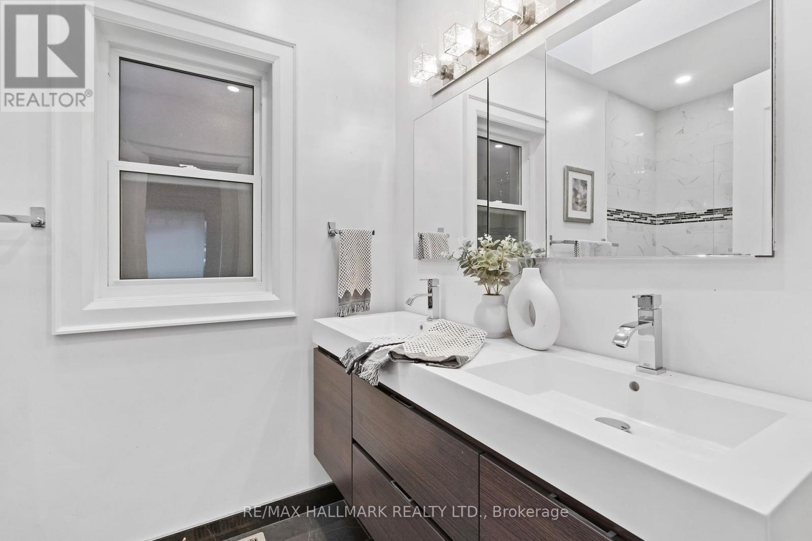 431 Beresford Avenue, Toronto, Ontario  M6S 3B6 - Photo 21 - W13000190