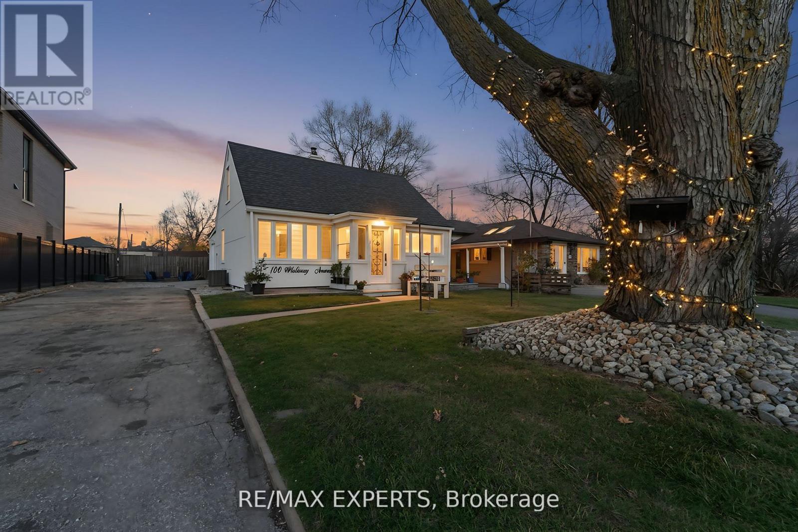 100 WALLASEY AVENUE, Toronto, Ontario